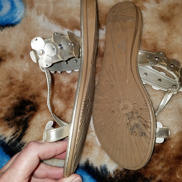 Gold sandals - Picture 2 of 3